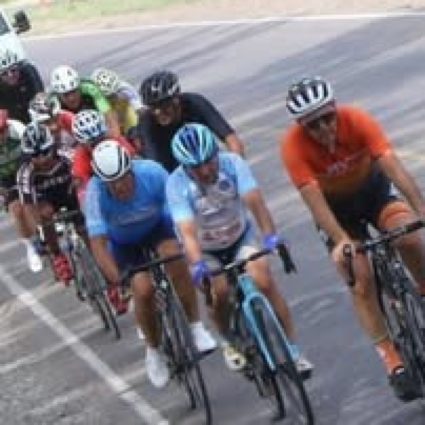 COMPETENCIA DE CICLISMO EN CALETA OLIVIA 